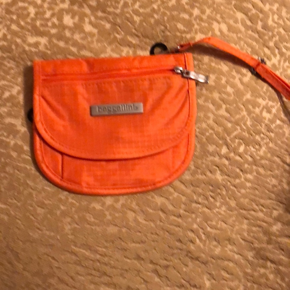 Small orange baggallini